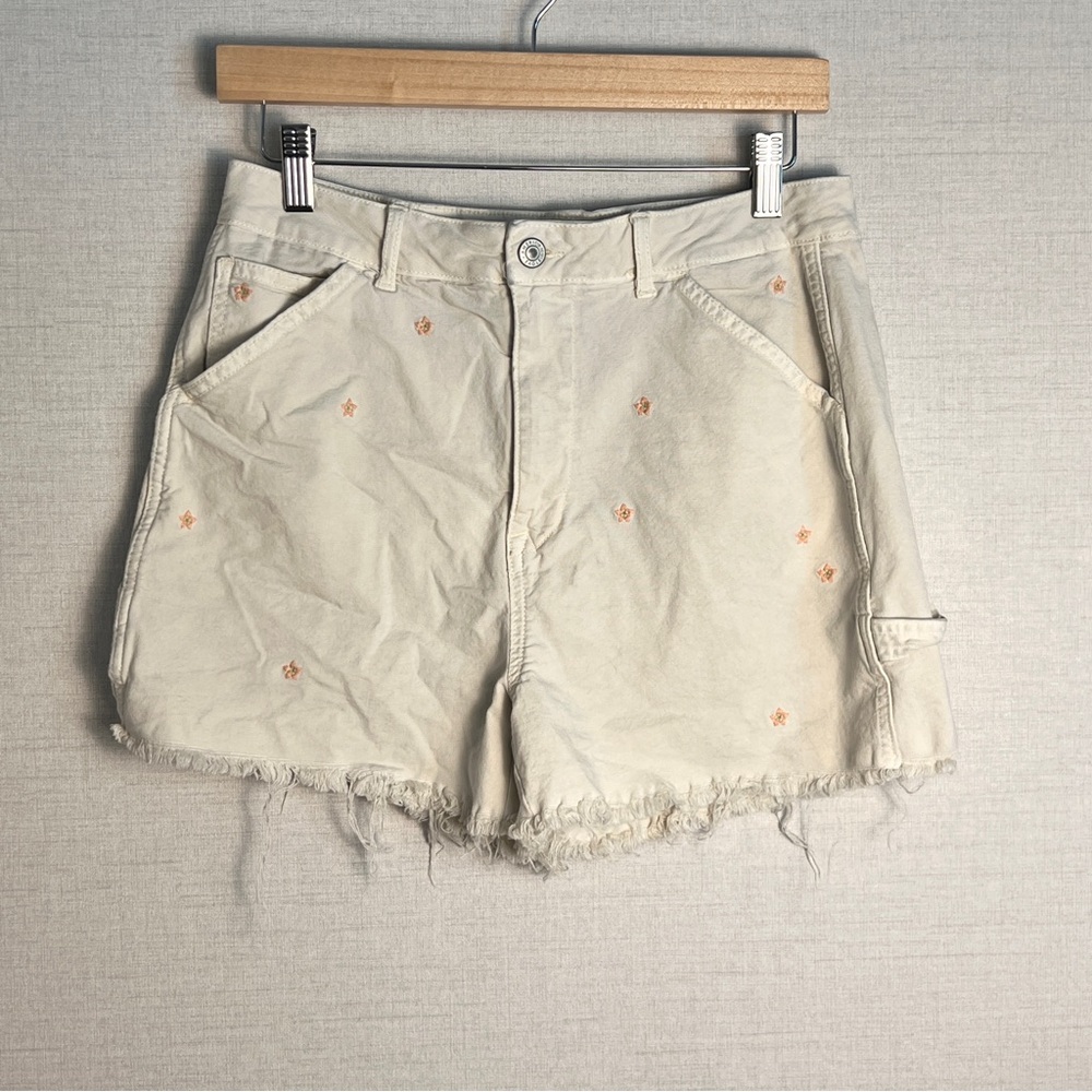 American‎ Eagle Khaki 3in Chino Shorts Floral Embroidered Women’s Size 10 Frayed